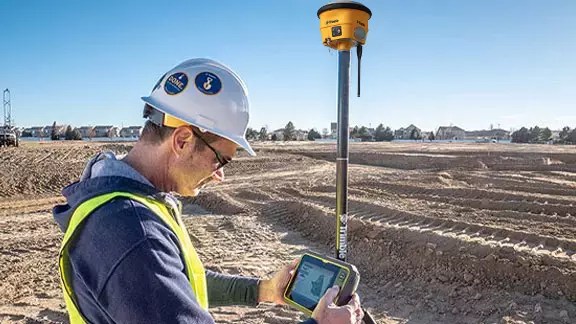 Trimble R780 tablet delivering rugged performance for field data collection in harsh environments.