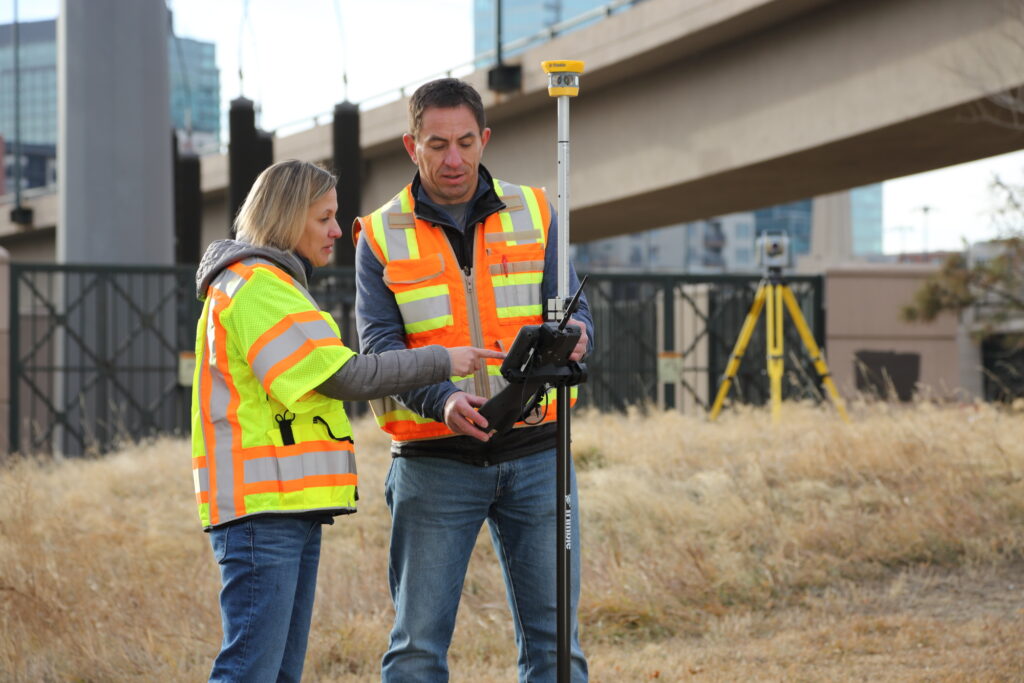 Trimble TSC710 controller with large display for improved visibility and productivity on construction sites.